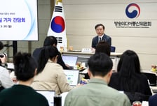 김종철 방미통위원장 "청소년 SNS 과몰입, 규제 일변도로 해결 못해"