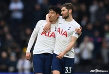 '손흥민 10년 절친'이 감독 된다고? 44일 만에 사령탑 내친 토트넘, 충격의 현역 선임 카드 '만지작'