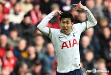 '손흥민 있었으면 통했지' 토트넘 공격수만 6명 출격... 데 제르비의 '기형적 3-1-6' 극단적 공격 전술 예고