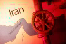 이란, '호르무즈 통행료' 징수안 승인…글로벌 원유 공급망 초비상