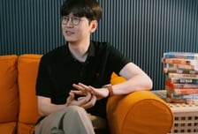 '성범죄 논란' 황석희, 뭐 감추려…"고소하겠다" 10년 전 글 재조명