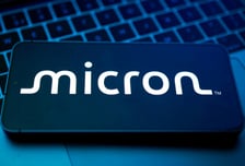 '터보퀀트' 파장, 마이크론 10% 급락…'돈나무언니'도 기술주 팔았다