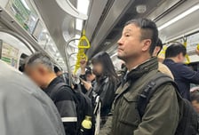 카키색 재킷에 백팩, 지하철 타고 국회 출근한 한병도 원내대표