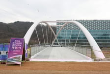 고양시, 지축동 경관보행교 개통...3년 8개월만 재설치