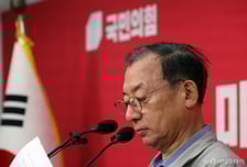 '혁신 공천' 내세웠지만 '친박 공천' 논란만…새 공관위 숙제는