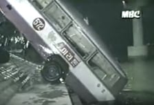 "하굣길 버스, 앞바퀴 터져 한강 추락"...뒤엉킨 승객, 19명 사망[뉴스속오늘]