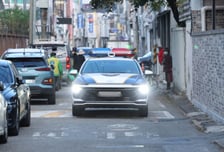 훔친 차로 경찰차 들이받고 도주 10대 구속…"운전해 보고 싶어"