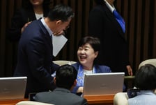 법사위원장에 서영교…환율안정법·노동절 공휴일법 본회의 넘었다