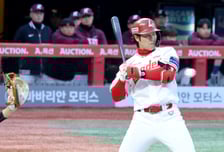 [포토]'나도 맞는건 싫지' 최정