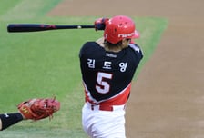 [포토] 김도영 '쐐기 투런포 쾅!'