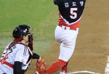 [포토] 김도영 '4회는 밀어서 넘기려나?'