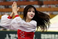 [포토]'3연승을 응원해!' 쓱치 유보영