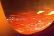 이륙 중 엔진서 '펑', 美항공기 긴급회항...인명 피해는 없어