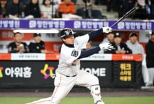 '역대 1경기 최다 5삼진 불명예' 307억 4번타자, 득점권에서 그것도 모두 헛스윙이라니