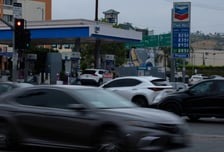 美 휘발유 가격 갤런당 4달러 돌파…2022년 우크라전쟁 이후 처음