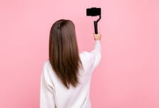 "이순신 동상 찍겠다" 초등학교 침입 유튜버...학생 얼굴까지 '라방'