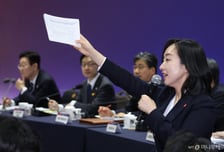 전은수 靑부대변인→대변인 '승진'…강유정 '수석대변인'으로