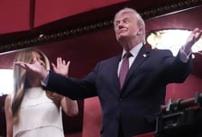 미국인 3분의 2 "이란 전쟁 목표 달성 못해도 전쟁 끝내야"