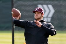 [포토]'회복운동은 럭비공으로' 키움 와일스