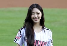 ITZY 유나 '개미허리 재정리' [★포토]