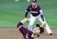 [포토]'득점지원 좋고' 키움 선발투수 배동현