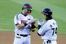 [포토] 오스틴, 나마스테 데칼코마니