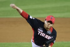 [포토] 김시훈 '막아야 뒤집는다'