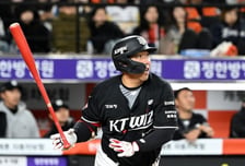 '한화 지각 계약→2군행' 손아섭 주춤, 김현수·최형우 안타 페이스 무섭네! 4월 중 최다 안타 주인공 바뀌나