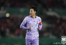 일본은 18위 잘 나가는데…한국 FIFA 랭킹 25위 '3계단 하락'