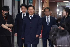 지지율 앞서도 안심 못하는 與… 악재 털고 '부동층' 끌어안기