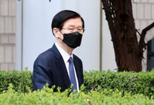 '윤석열 체포 방해' 경호처 수뇌부 첫 재판 시작