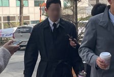 '대학 편입·취업 특혜 의혹' 김병기 차남, 경찰 출석…묵묵부답