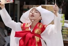 명문대 출신 걸그룹 멤버, 무속인 된 사연…"가족 죽는 꿈 꾸더니" 오열