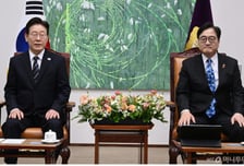 李대통령 "개헌, 합의할 수 있는 분야에서 부분적으로 하면 좋겠다"