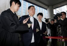 '13개 의혹' 김병기, 이틀만 경찰 재출석…오전엔 차남 출석