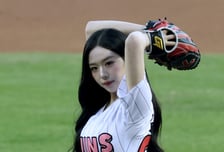 [포토] 트리플에스 김채연, 판타스틱 시구 요정