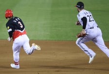 [포토] 김선빈 '오스틴, 어디까지?'