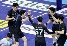 [포토]'2세트는 우리가 잡자' 허수봉