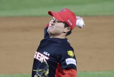 [포토] 전상현 '막아야 뒤집는다'