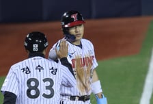 [포토] 박해민 '발로 1점 내렵니다'