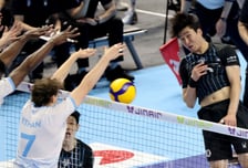 [포토]'앗 이쪽이 아닌데' 신호진