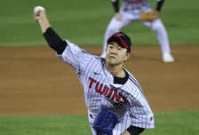 [포토] 유영찬 '일구일구 신중히'