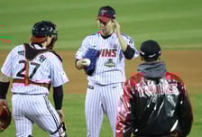 [포토] 유영찬 '더 이상 흔들리지 말자'