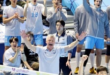 [한번에쓱]세상을 다 가진듯 '챔프전 출발이 좋다' 헤난 감독