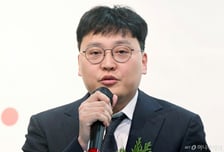 "직원 월세 준다" 만우절 뻥튀기 공약...토스 대표가 불 지핀 양극화 논쟁[댓글온도]