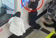 "남자 의사가 은밀한 곳 봤잖아" 이혼 선언…산부인과서 난동 피운 남편