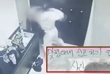 [영상]"돈 잘 버네" 트집 잡더니..."맞짱 뜨자" 동료 폭행한 헬스 트레이너