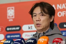 가디언 월드컵 랭킹 44위, 홍명보호에는 '팀 디펜스'가 없다 [이종성의 스포츠 문화&산업]