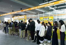 '줄 서기' 생소한 이 나라에서..."K버거 먹자" 100명 넘게 오픈런