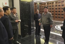 김정은, '지게차' 몰았던 그곳 또 갔다...딸 주애와는 평양 화성지구 시찰